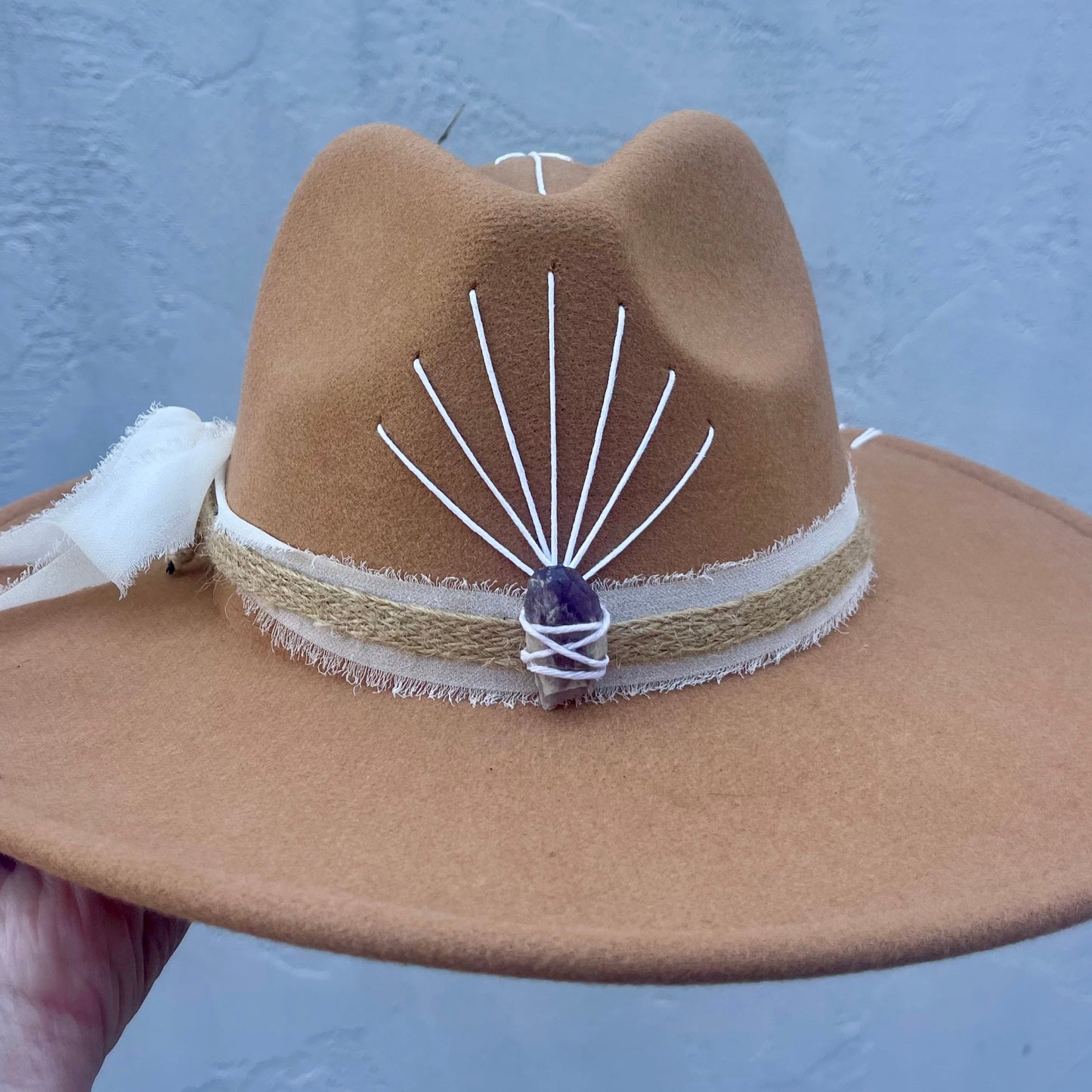 Raio da Alma – Camel with Amethyst & Cream Band