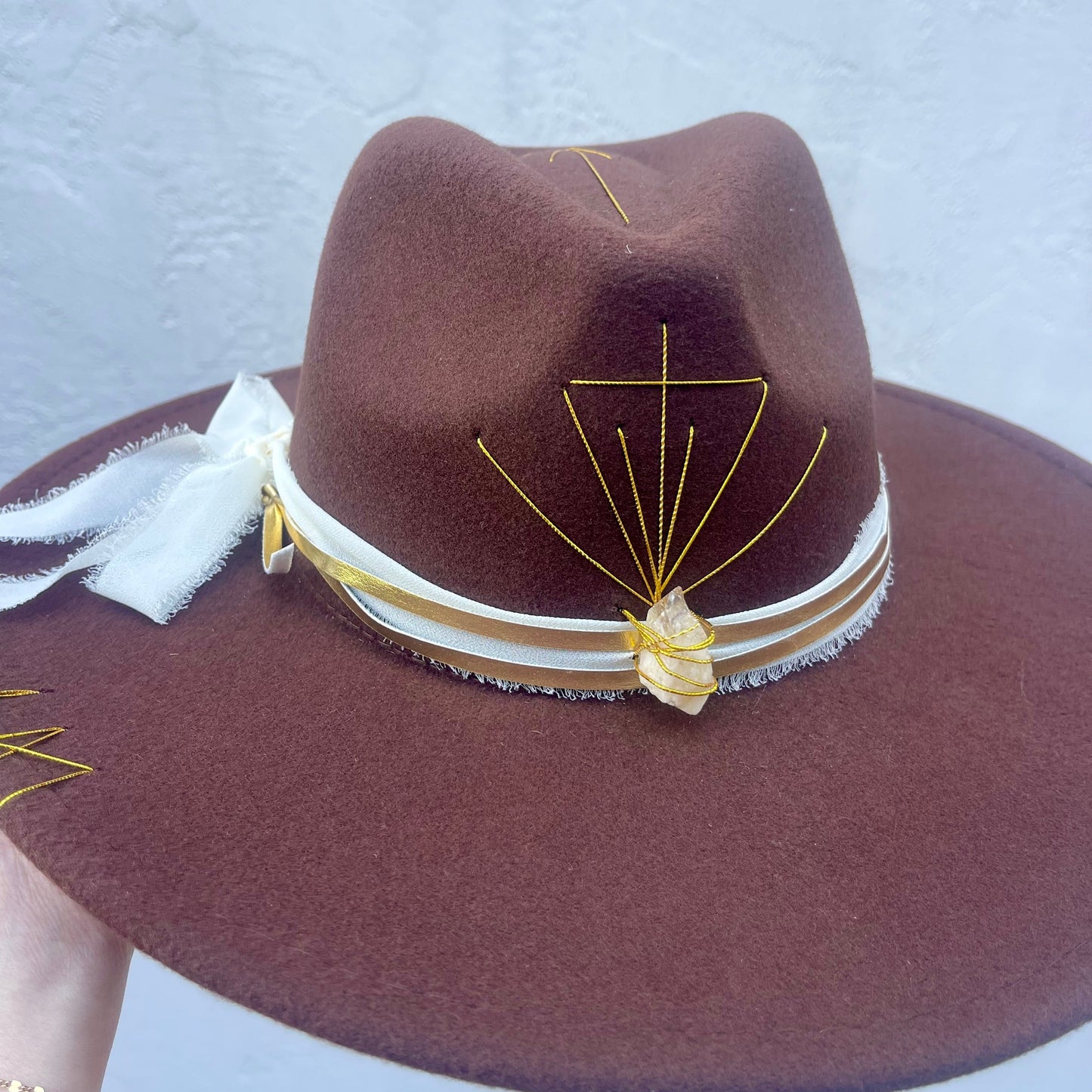 Seta da Alma – Dark Brown with Citrine and white/gold band