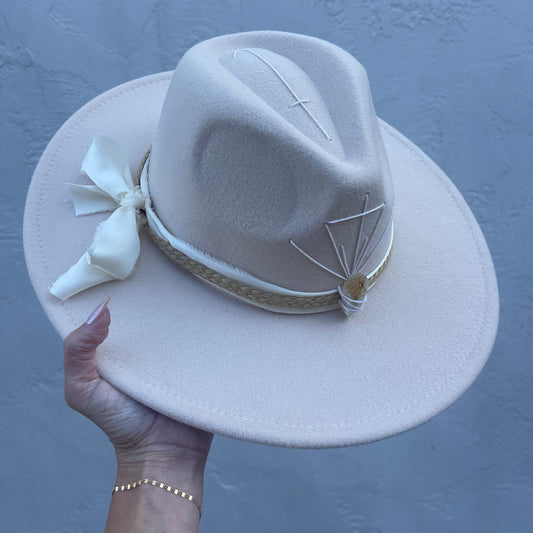 Seta da Alma – Off-White with Citrine & Cream/Natural Band