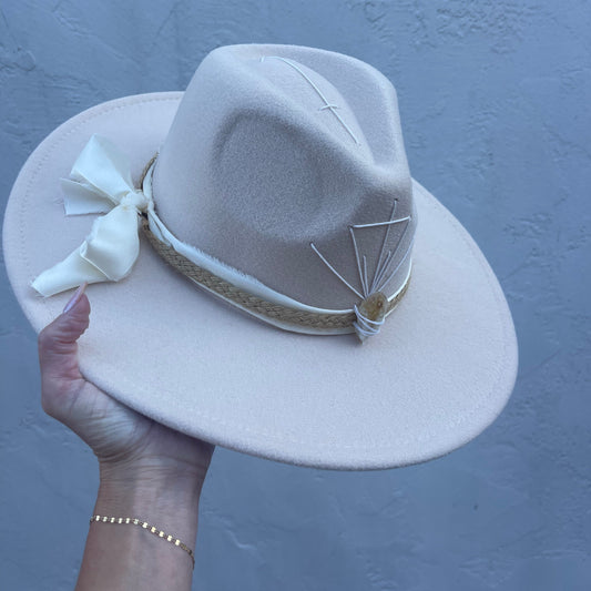 Seta da Alma – Off-White with Citrine & Cream/Natural Band