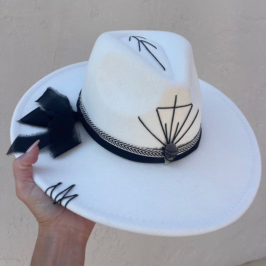 Seta da Alma – White with Amethyst & Black/White Band