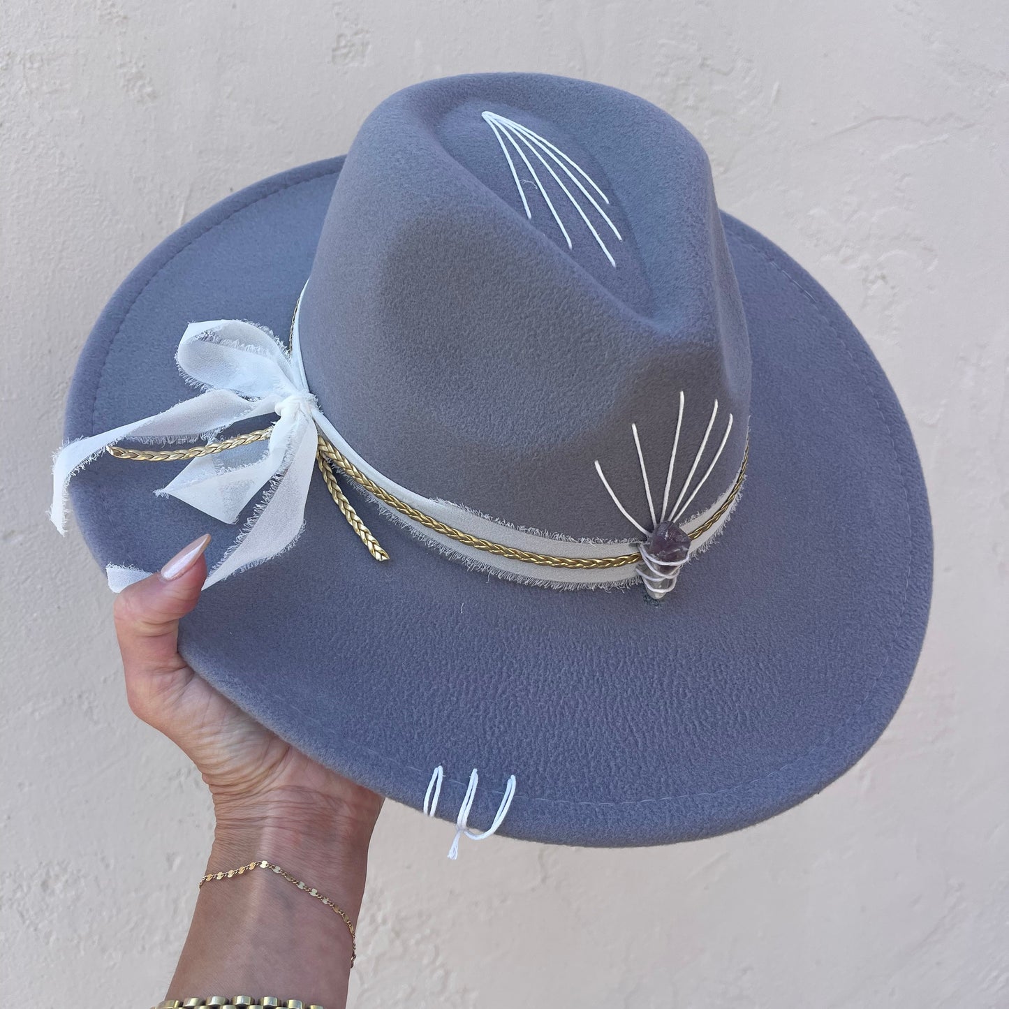 Ray of Alma – Gray with Amethyst & Cream/Gold Band