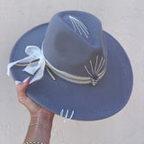 Ray of Alma – Gray with Amethyst & Cream/Gold Band