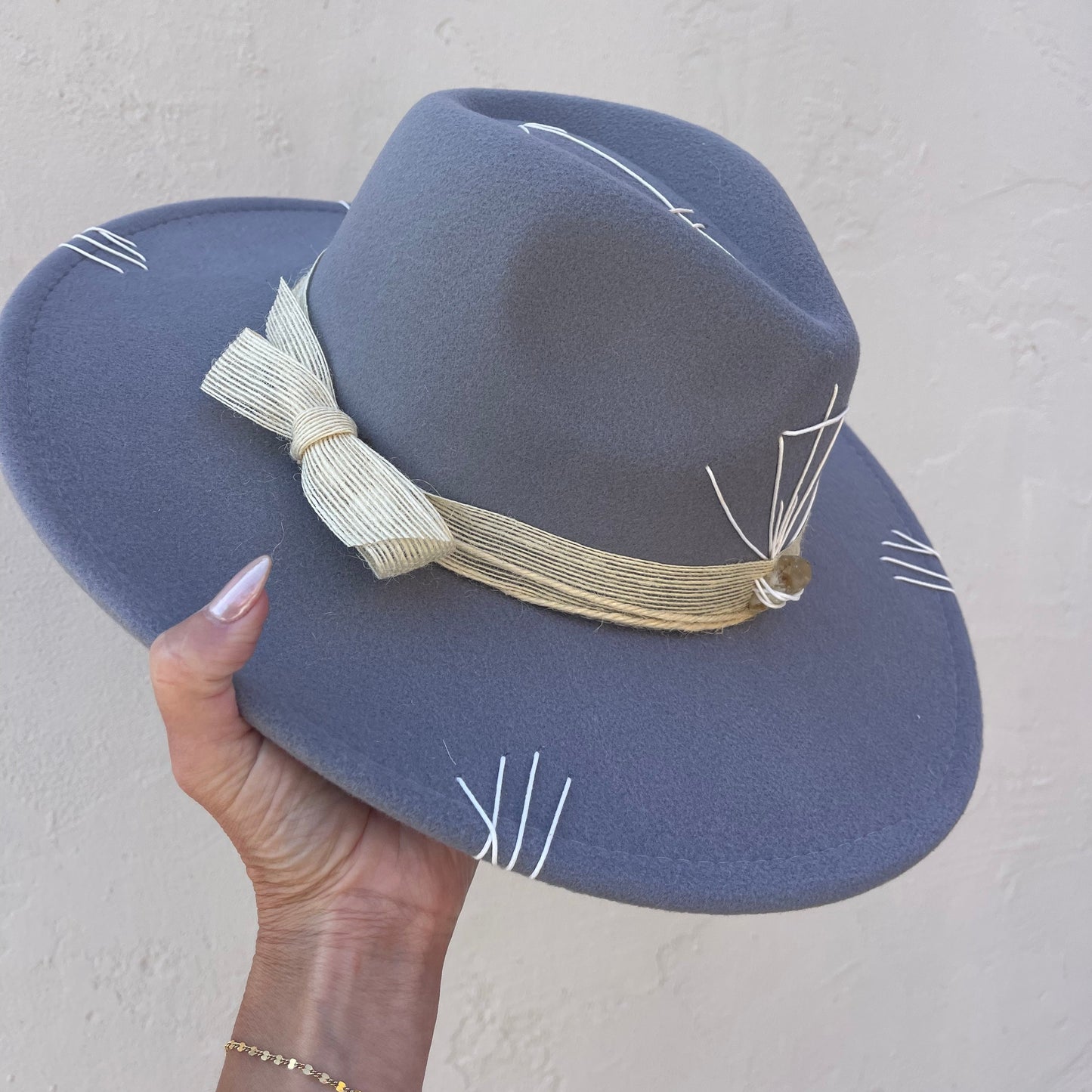 Seta da Alma – Gray with Amethyst & Cream Band