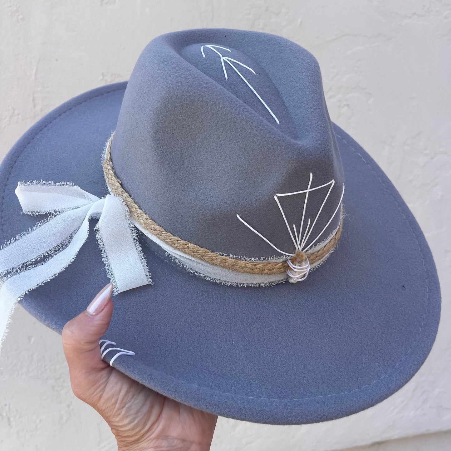 Seta da Alma – Gray with Amethyst & Cream Band