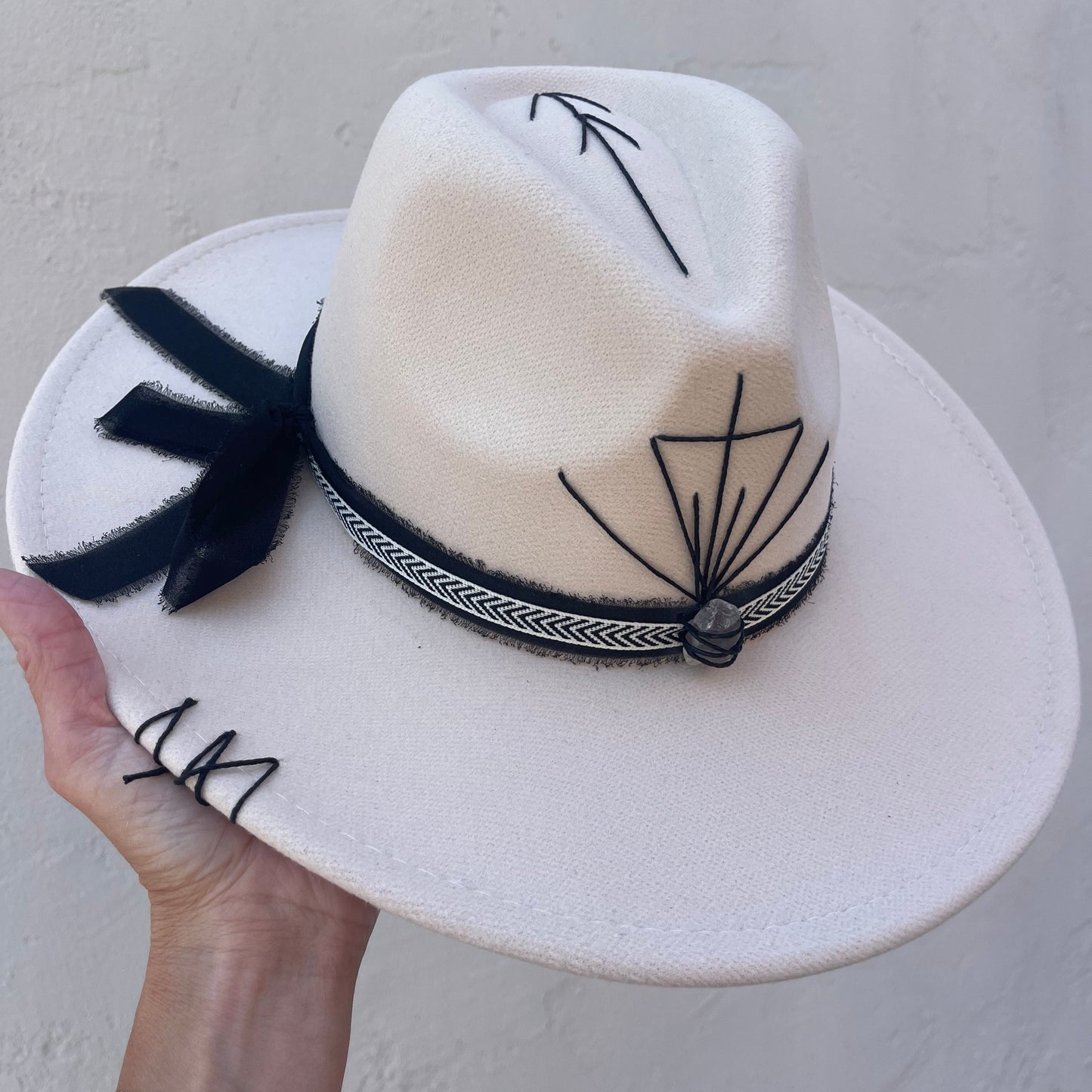 Seta da Alma – Beige with Amethyst & Black/White Band