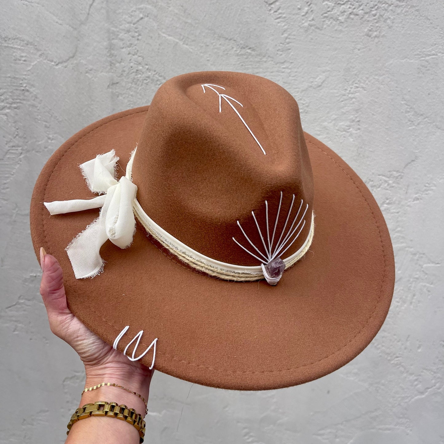 Raio da Alma – Espresso with Amethyst & Cream Hat Band