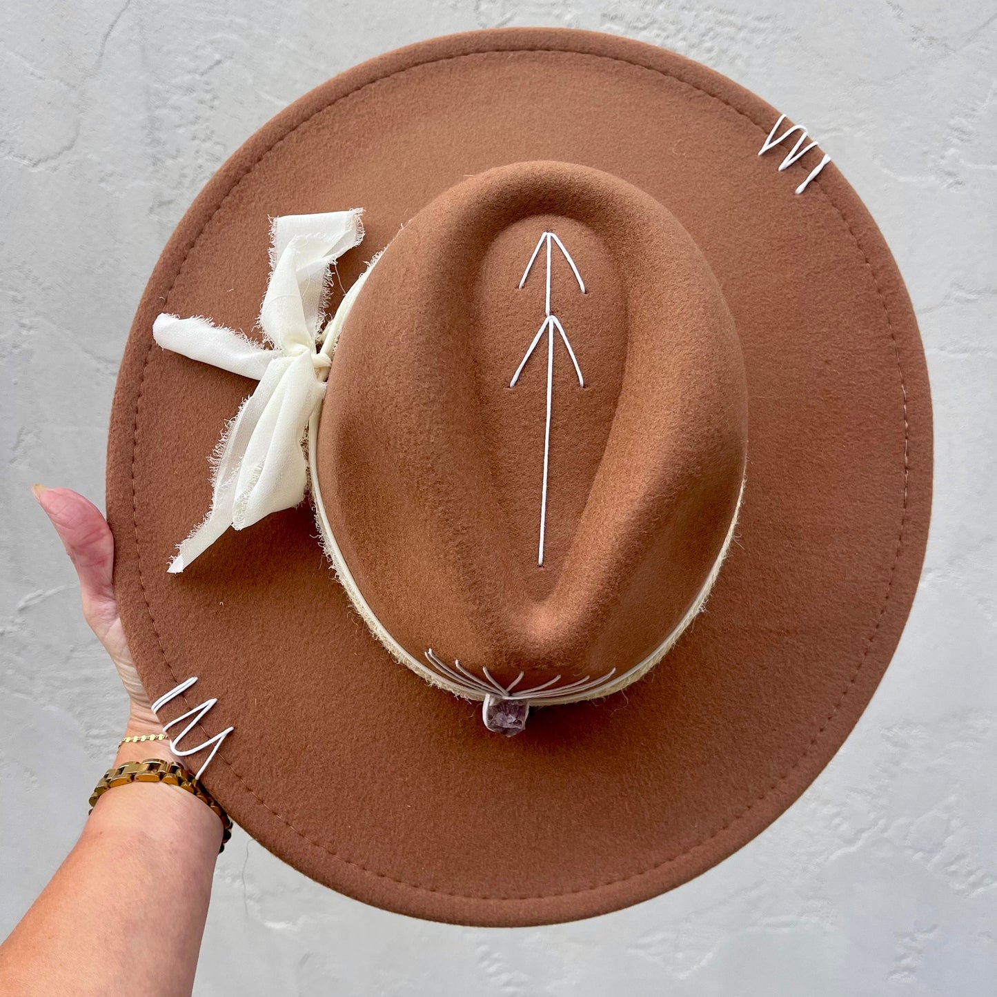 Raio da Alma – Espresso with Amethyst & Cream Hat Band