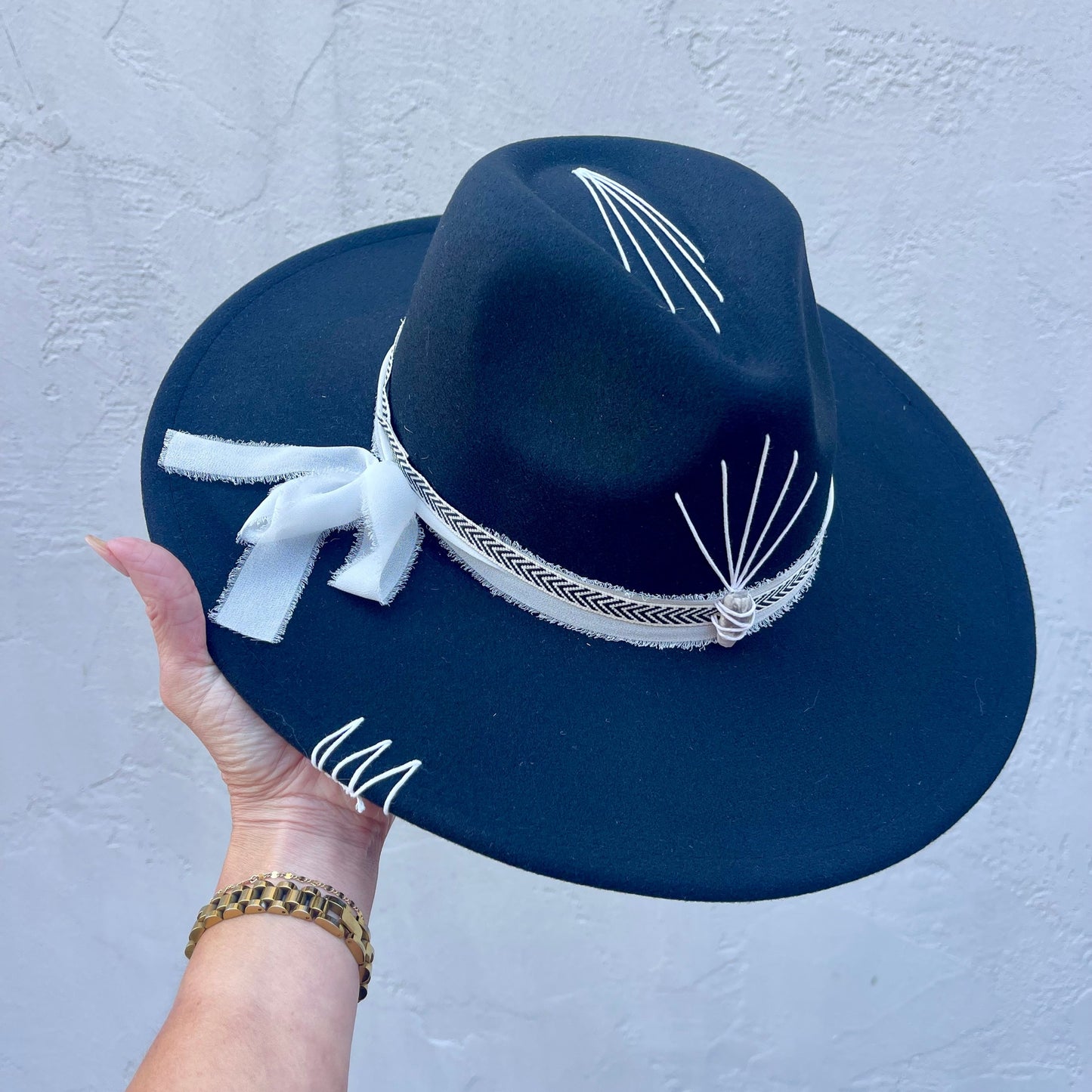 Ray of Alma – Black with Amethyst & Black/White Ribbon