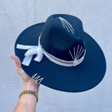 Ray of Alma – Black with Amethyst & Black/White Ribbon