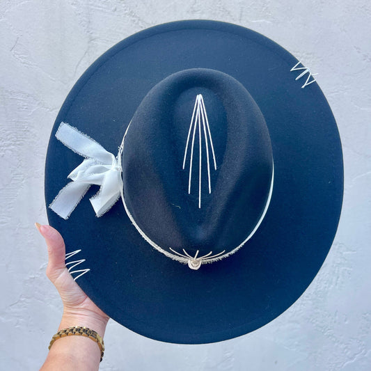 Ray of Alma – Black with Amethyst & Black/White Ribbon