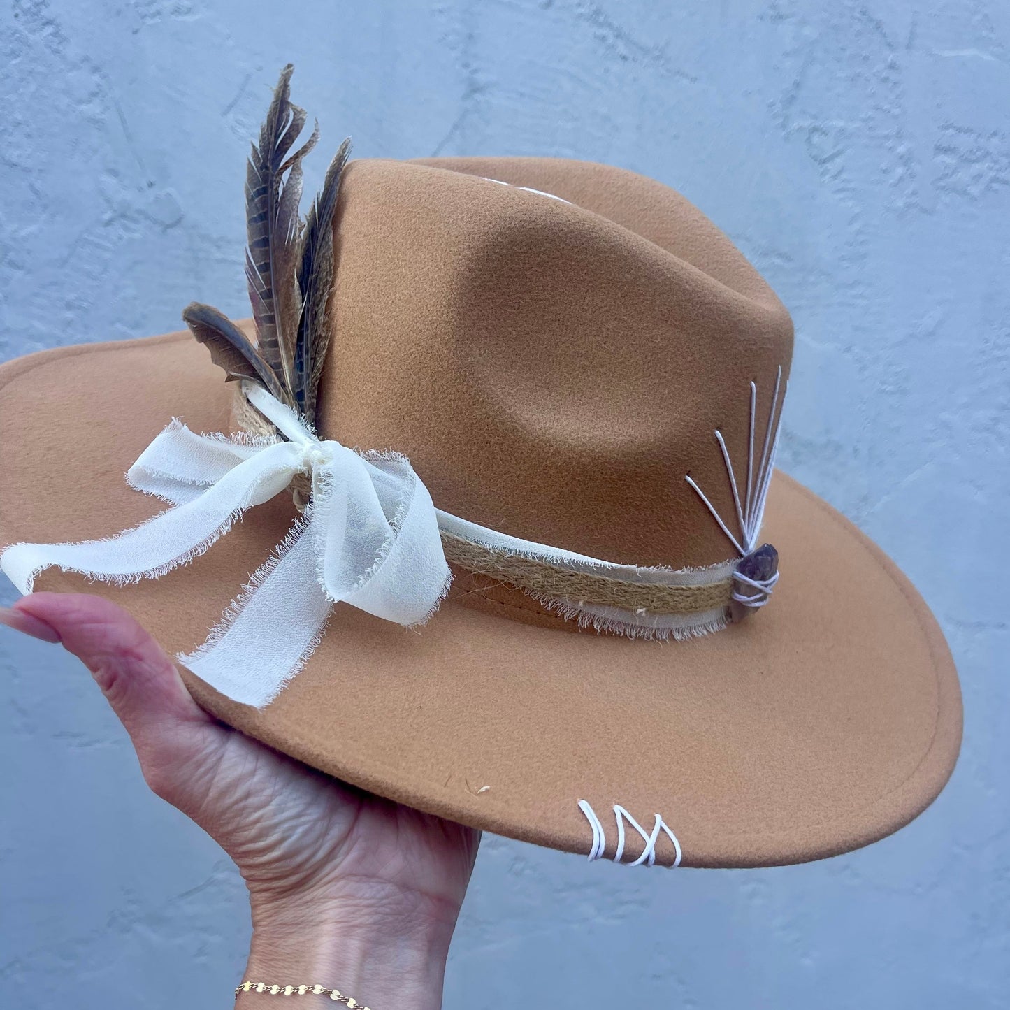 Raio da Alma – Camel with Amethyst & Cream Band