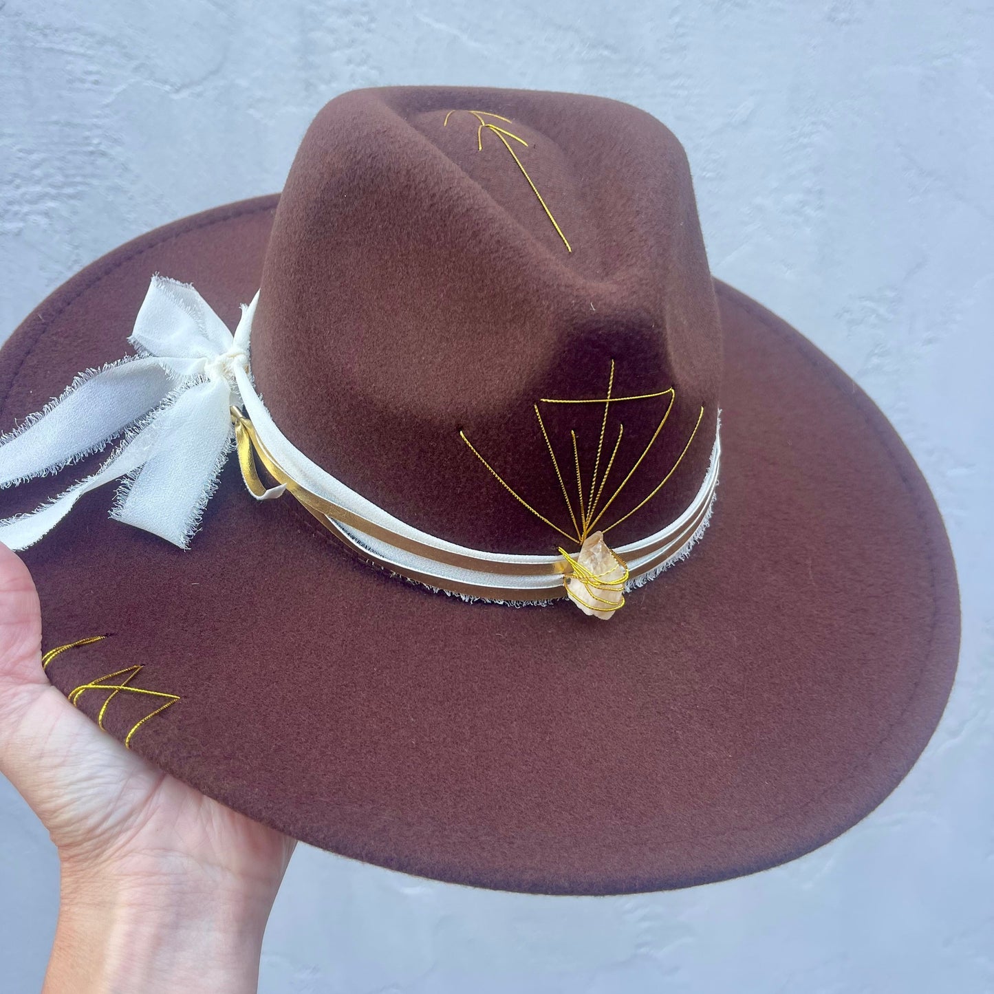 Seta da Alma – Dark Brown with Citrine and white/gold band