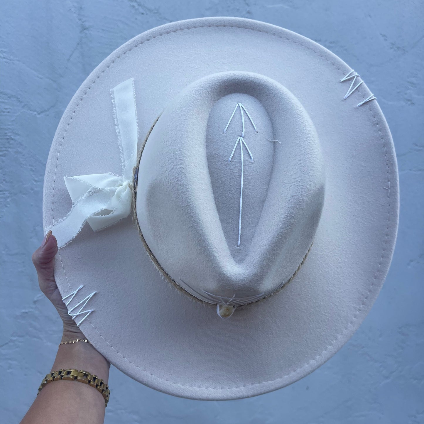 Seta da Alma – Off-White with Citrine & Natural Band