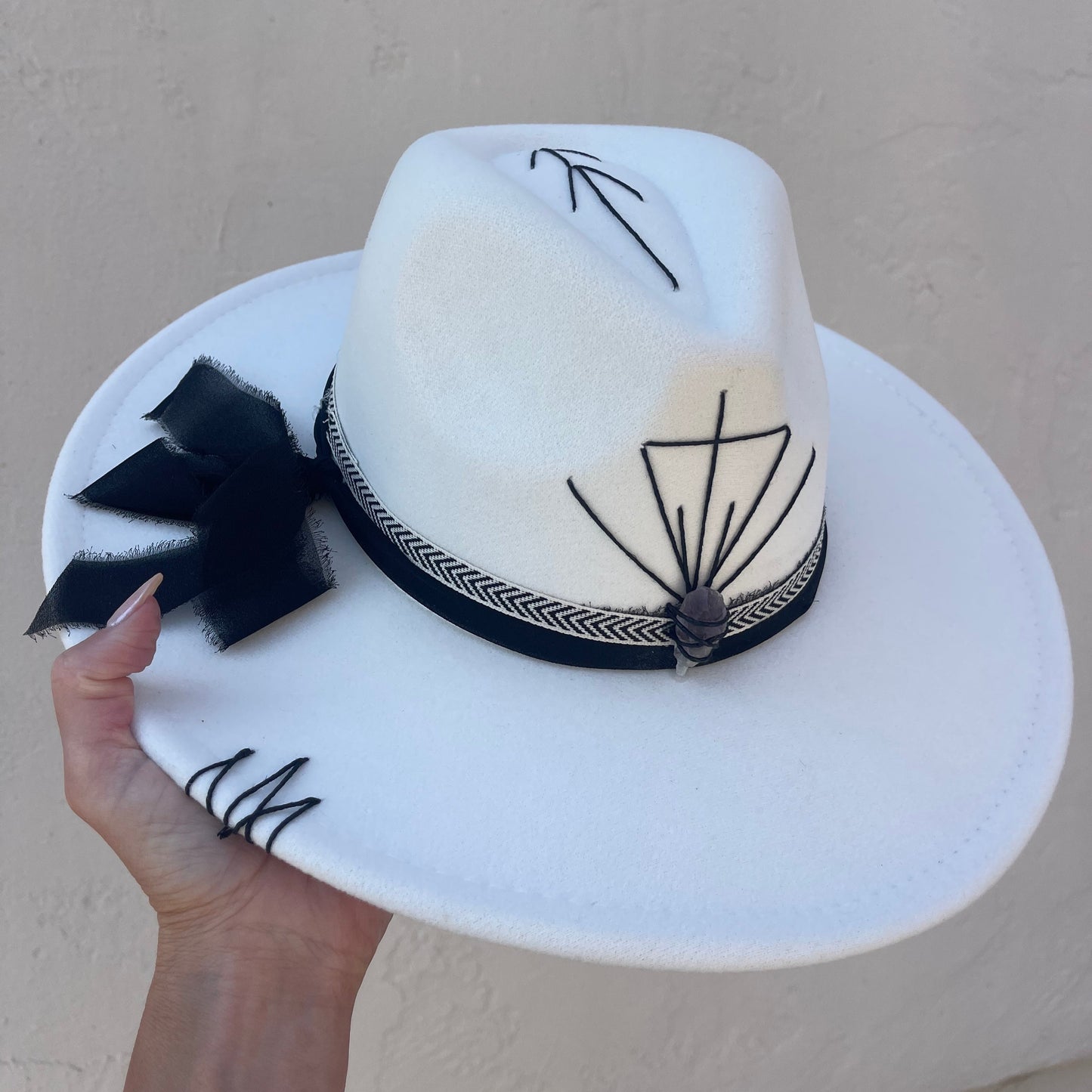 Seta da Alma – White with Amethyst & Black/White Band