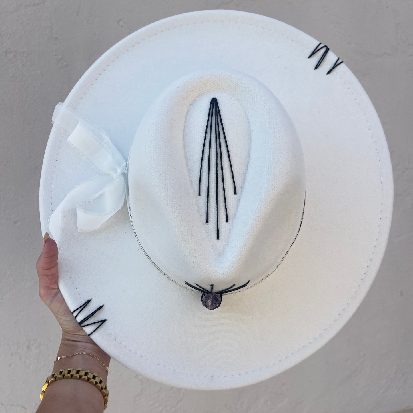 Ray of Alma – White with Amethyst White/Black Band