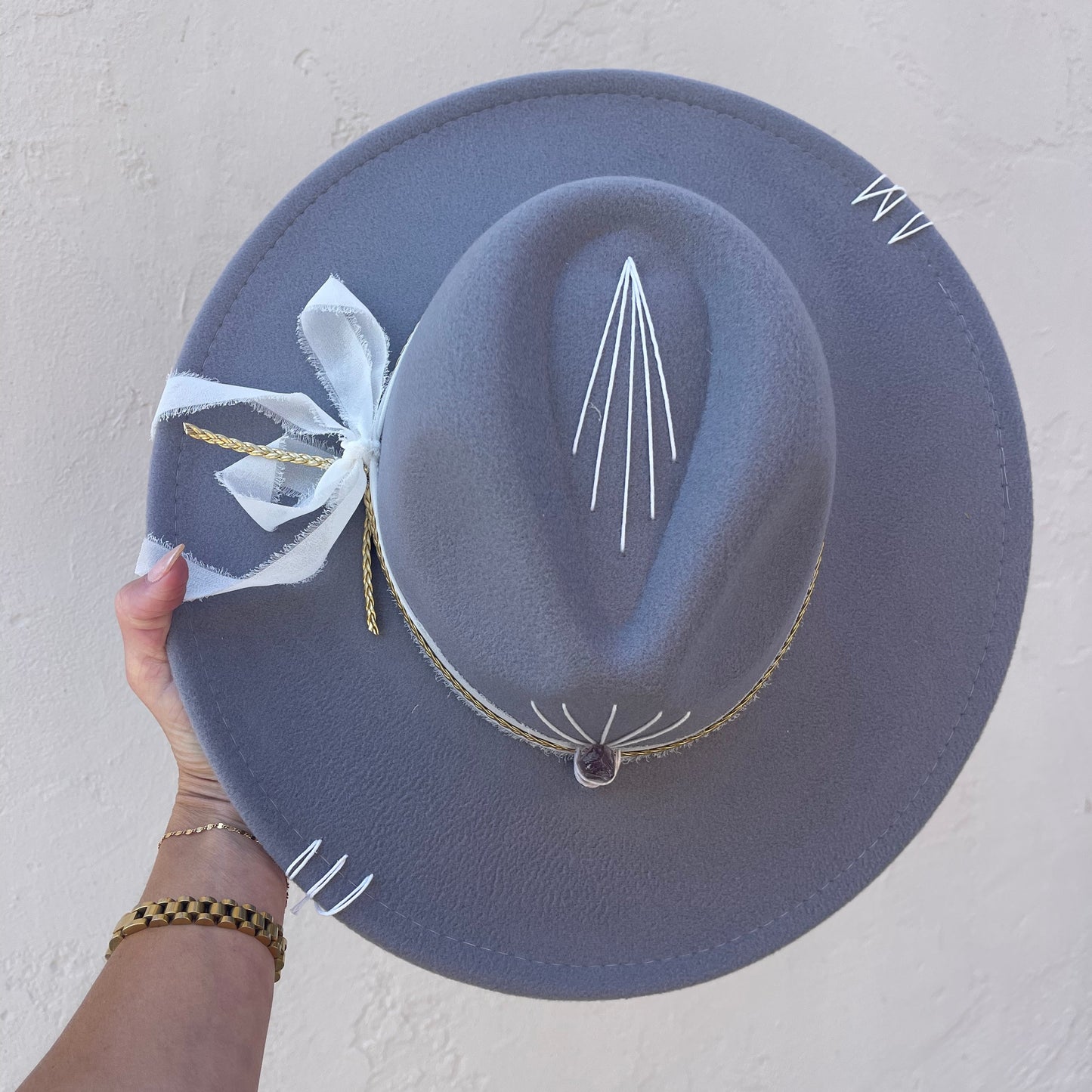 Ray of Alma – Gray with Amethyst & Cream/Gold Band