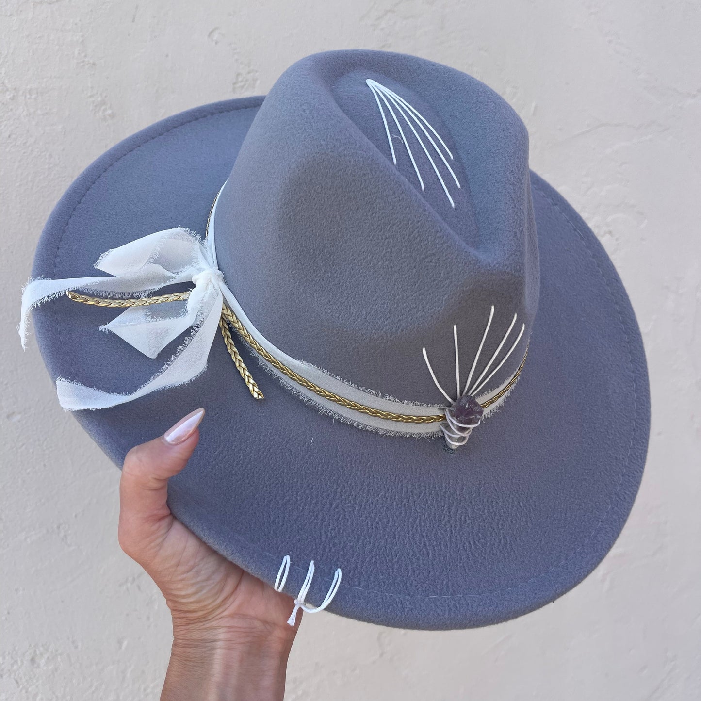 Ray of Alma – Gray with Amethyst & Cream/Gold Band